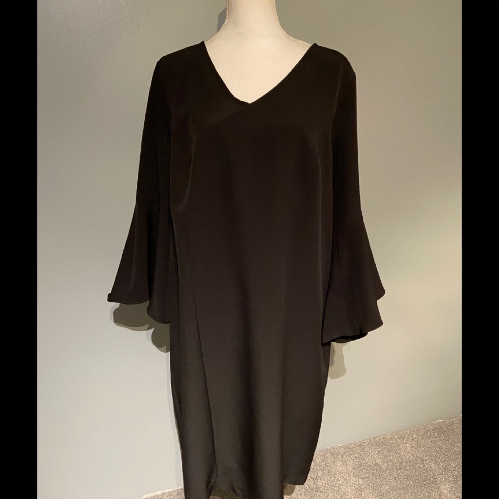 Black dress with bell sleeve 1x